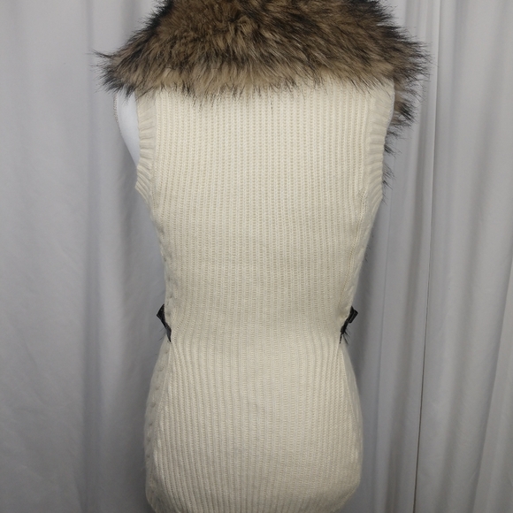 Guess sweater vest trimmed with faux fur - Picture 7 of 11
